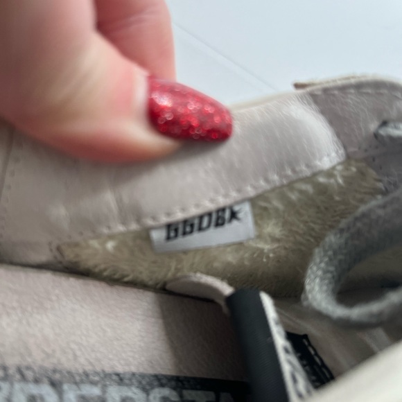 Golden goose size 9, great shape except one flaw show in pics. Could easily fix - Picture 11 of 11